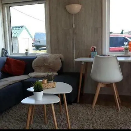 Vacation House Max For 4 Persons, 350 M From The Sea, In Pollentier Park キャンプ場