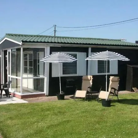 Vacation House Max For 4 Persons, 350 M From The Sea, In Pollentier Park キャンプ場 ミデルケルケ