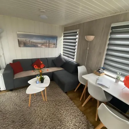 キャンプ場 Vacation House Max For 4 Persons, 350 M From The Sea, In Pollentier Park ミデルケルケ