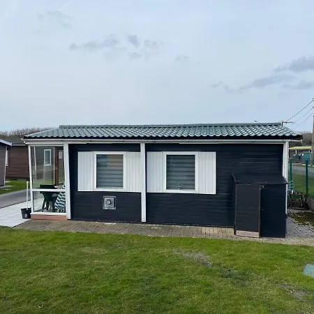 キャンプ場 Vacation House Max For 4 Persons, 350 M From The Sea, In Pollentier Park