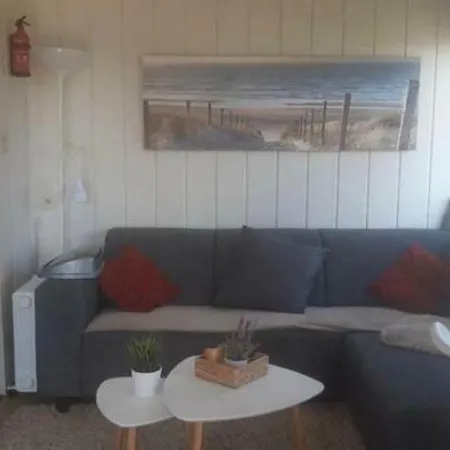 キャンプ場 Vacation House Max For 4 Persons, 350 M From The Sea, In Pollentier Park ミデルケルケ